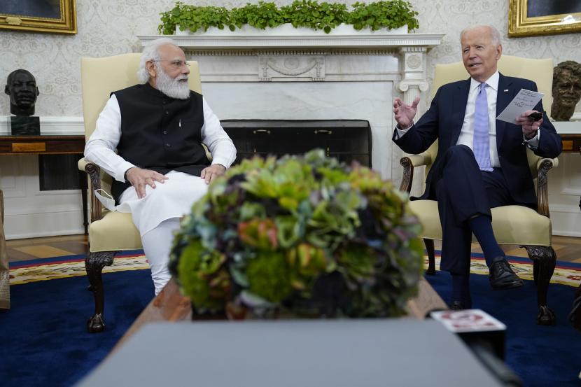 Presiden Joe Biden bertemu dengan Perdana Menteri India Narendra Modi di Kantor Oval Gedung Putih Jumat 24 September 2021 di Washington Biden dan Modi akan melakukan pembicaraan pada Senin 1142022