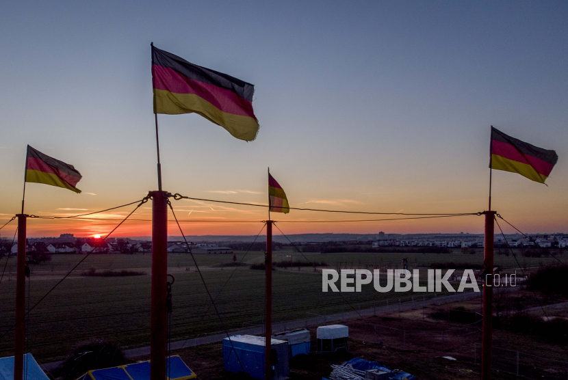 Bendera Jerman ilustrasi Kementerian ekonomi dan iklim Jerman pada Rabu 642022 akan menyampaikan paket regulasi untuk mempercepat perluasan energi terbarukan