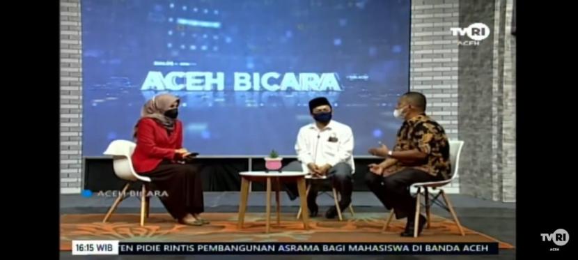 Suasana dialog Aceh Bicara dengan tema Tranformasi Serta Tantangan Digitalisasi Dalam Dunia Pendidikan yang diselenggarakan di TVRI Aceh beberapa waktu lalu