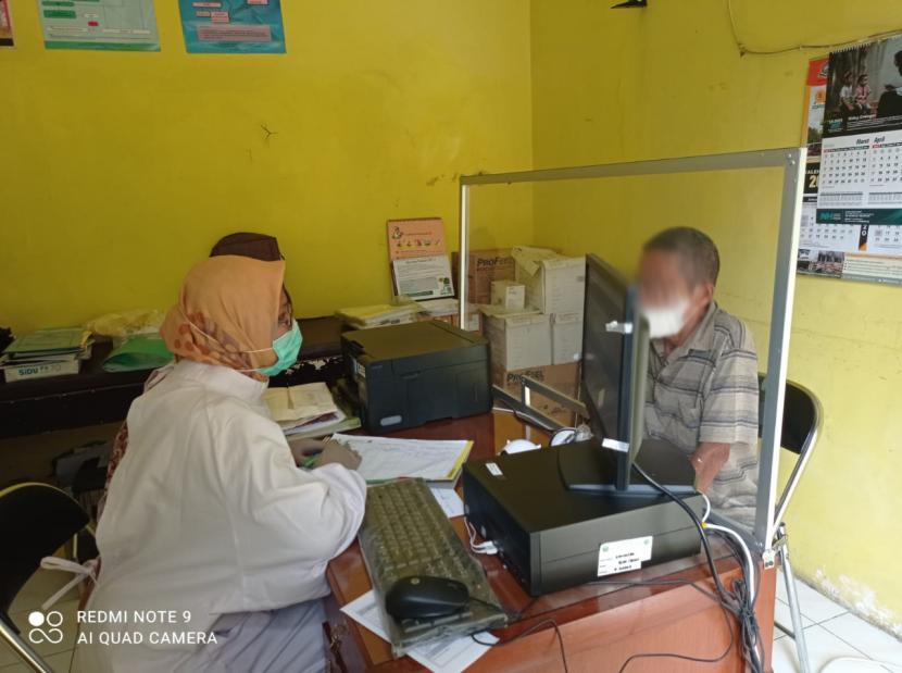 Dinas Kesehatan Kota Malang melalui Puskesmas Kedungkandang memberikan terobosan baru terkait pelayanan kesehatan Puskesmas ini menggagas program yang bernama KOPI TUBRUK dengan tujuan memberikan layanan konsultasi daring penyakit TBC
