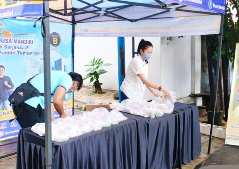 Salah satu kegiatan Nurani Memberi Negeri yang diadakan Universitas Nusa Mandiri UNM setiap Ramadhan