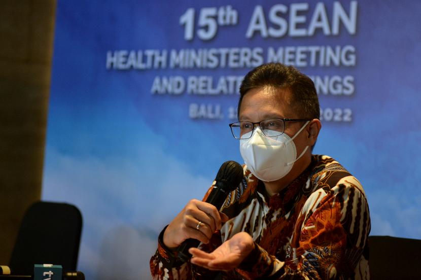 Menteri Kesehatan Budi Gunadi Sadikin memberikan keterangan pers disela sela kegiatan the 15th ASEAN Health Ministers Meeting di Nusa Dua Badung Bali Sabtu 1452022 Pertemuan Menteri Kesehatan se ASEAN tersebut membahas sejumlah isu kesehatan seperti standar protokol kesehatan antarnegara ASEAN