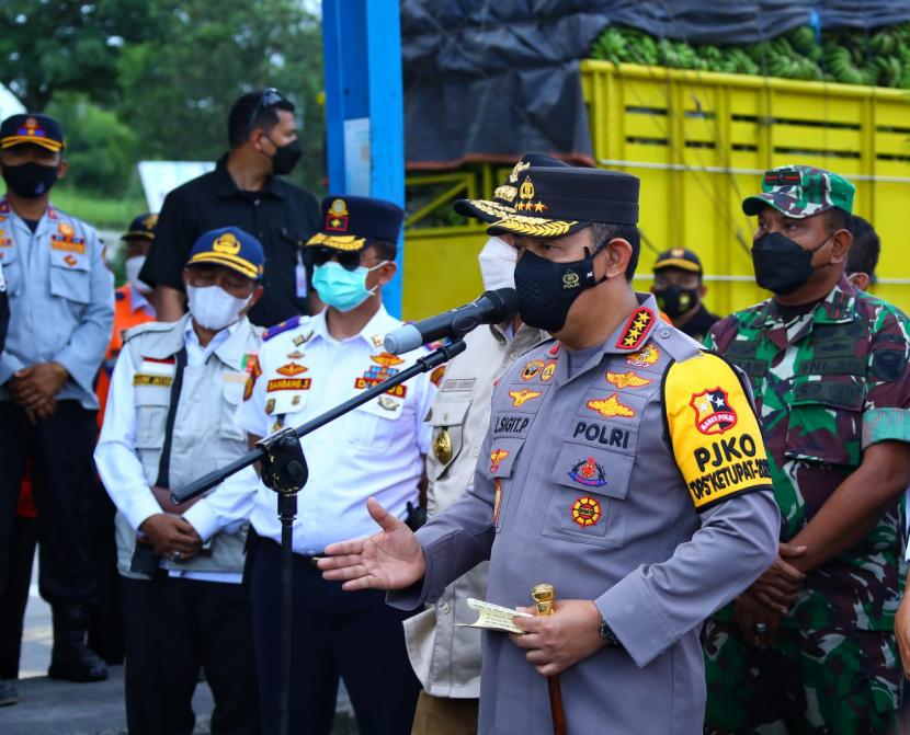 Kapolri Jenderal Polisi Listyo Sigit Prabowo Polri akan terus melakukan pengawasan dan pengecekan minyak goreng di lapangan Ilustrasi