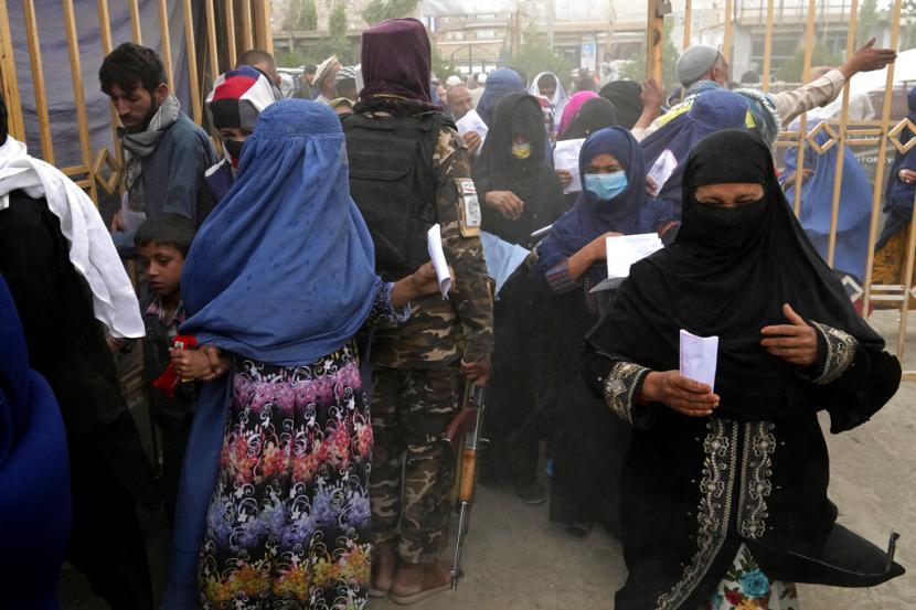 Utusan Khusus Uni Eropa untuk Afghanistan Tomas Niklasson mengatakan ditutupnya sekolah bagi anak perempuan Afghanistan termasuk aturan mengenakan burqa di ruang publik menunjukkan bahwa pemerintahan Taliban tak mendengarkan suara rakyatnya