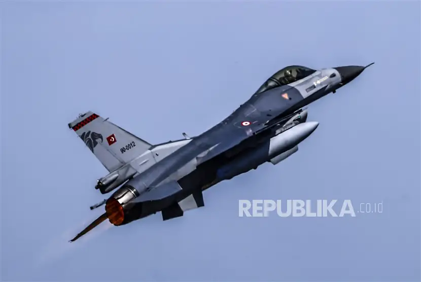 Amerika Serikat telah menyetujui pengiriman jet jet tempur F 16 ke Ukraina dari Denmark dan Belanda segera setelah pelatihan pilot selesai