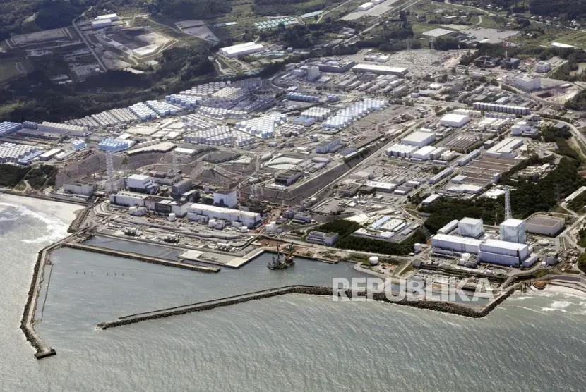 Pemandangan dari udara ini menunjukkan pembangkit listrik tenaga nuklir Fukushima Daiichi di Fukushima Jepang utara Kamis 2482023
