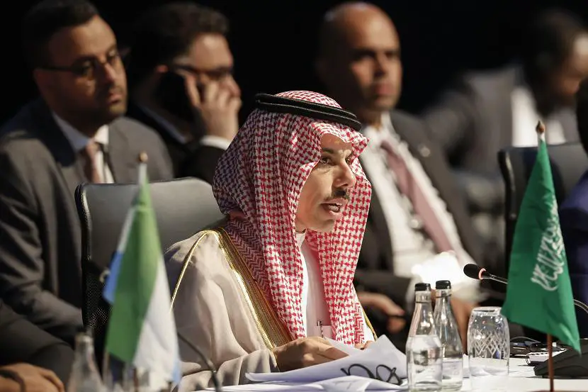 Masuknya Arab Saudi menjadi anggota kelompok negara BRICS menyoroti upaya ambisius negara ini untuk menjadi kekuatan besar di panggung global
