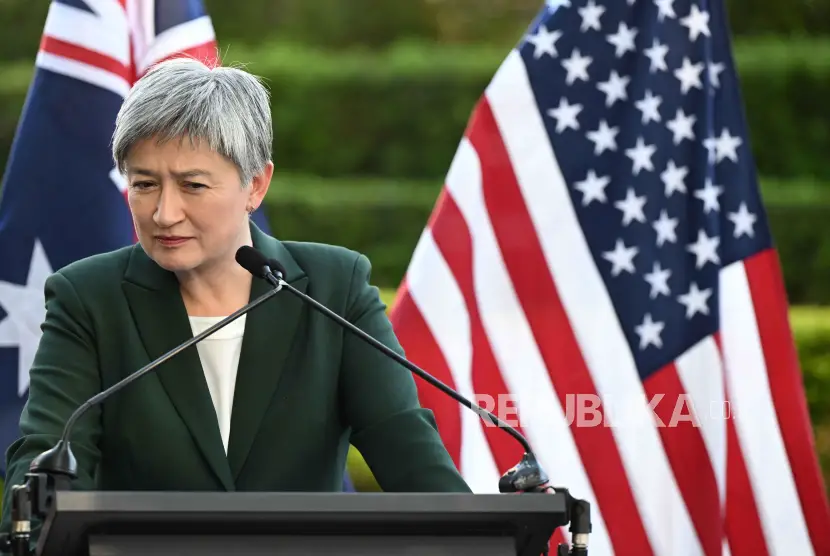 Menteri Luar Negeri Menlu Australia Penny Wong mengatakan saat ini negaranya sedang melangsungkan negosiasi untuk mengadakan pertemuan tingkat tinggi antar pemerintah bersama Menlu Cina Wang Yi