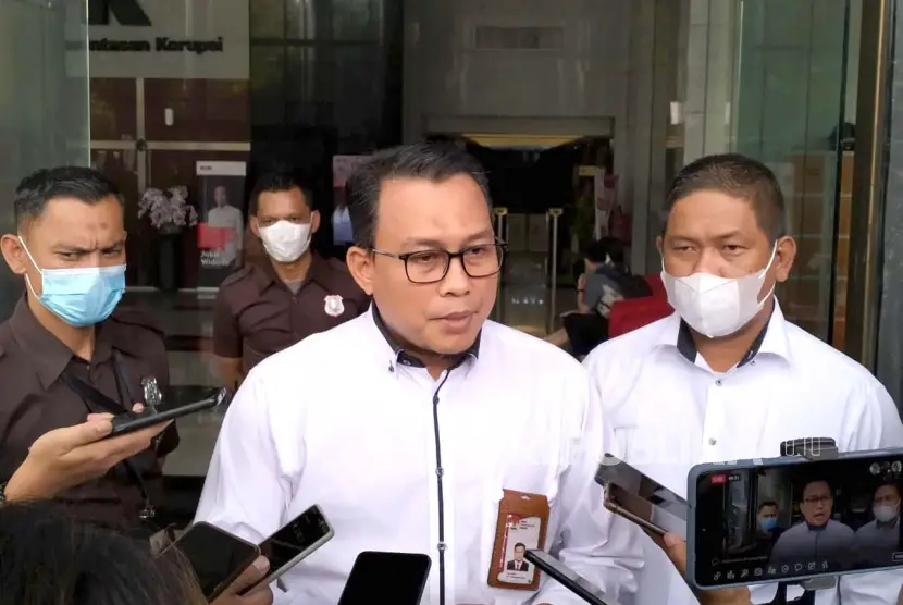 Kepala Bagian Pemberitaan KPK Ali Fikri saat memberikan keterangan pers di Gedung Merah Putih KPK Jakarta Selatan Senin 1262023