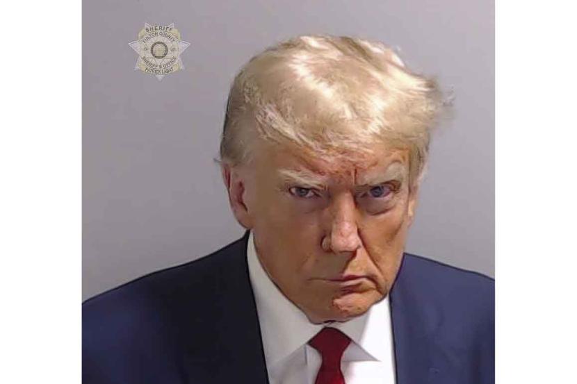 Foto Mugshot Donald Trump Mugshot adalah foto yang diambil oleh kepolisian untuk tersangka kriminal