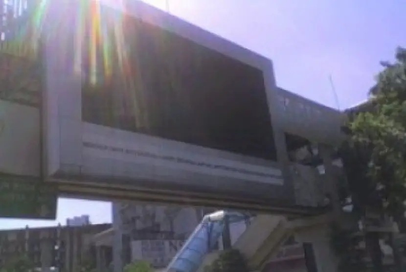 Pihak berwenang Irak pada Ahad 2082023 memerintahkan penutupan layar iklan LED yang dipasang di seluruh Baghdad setelah seorang peretas berhasil menayangkan film porno foto ilustrasi