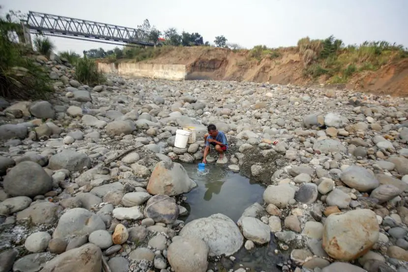 Badan Meteorologi Klimatologi dan Geofisika BMKG Bandung mengingatkan potensi kekeringan dan kesulitan air bersih di Bandung Raya pada musim kemarau yang tengah berlangsung Ilustrasi