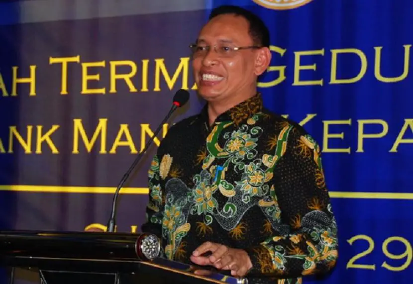 Rektor Universitas Airlangga Unair Prof Mohammad Nasih dikukuhkan sebagai ketua Forum Rektor Indonesia FRI periode 2022 2023
