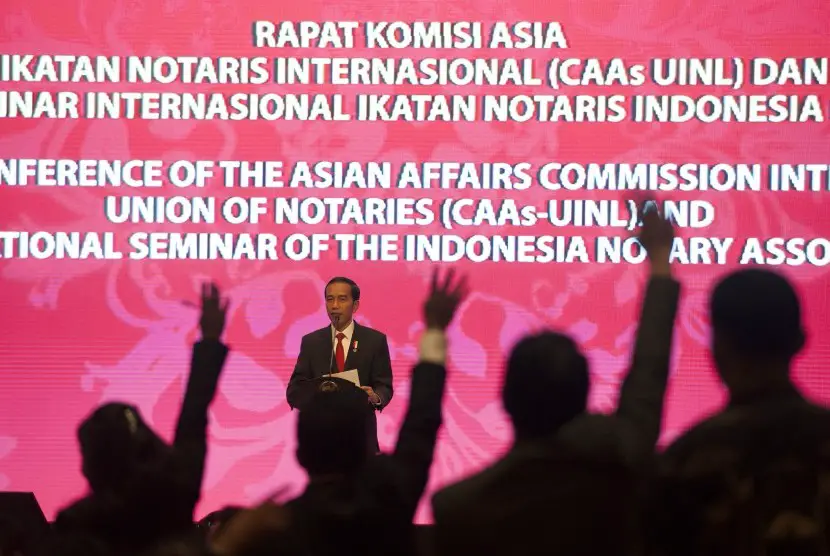 Presiden Jokowi berpidato di hadapan para notaris
