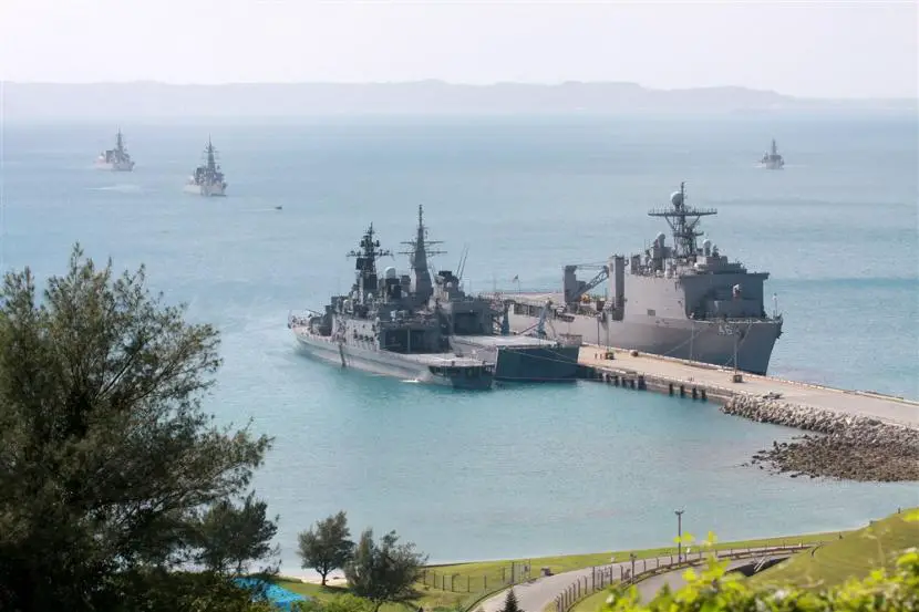 Kapal Angkatan Laut AS dan Jepang latihan bersama di Okinawa Jepang 4 Desember 2010 ilustrasi