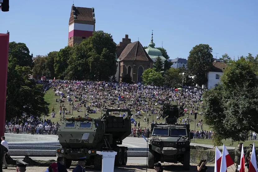 Parade militer terbesar Polandia sejak Perang Dingin berlangsung di Warsawa pada Selasa 1582023