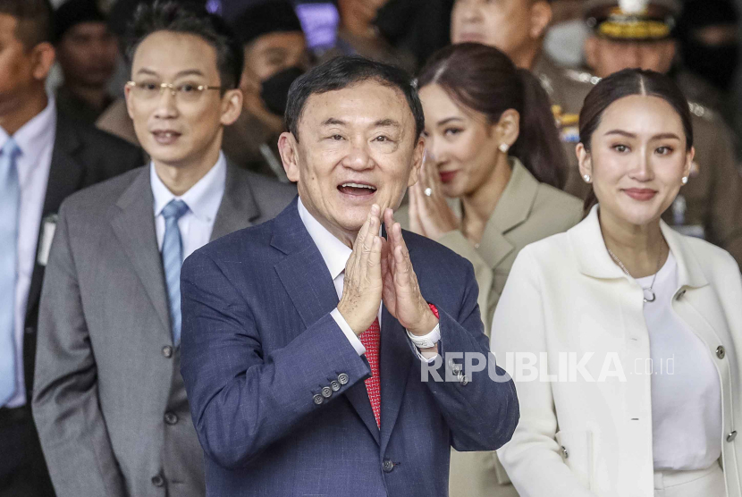 Mantan Perdana Menteri Thailand Thaksin Shinawatra saat tiba di Bandara Don Mueang Bangkok 22 Agustus 2023