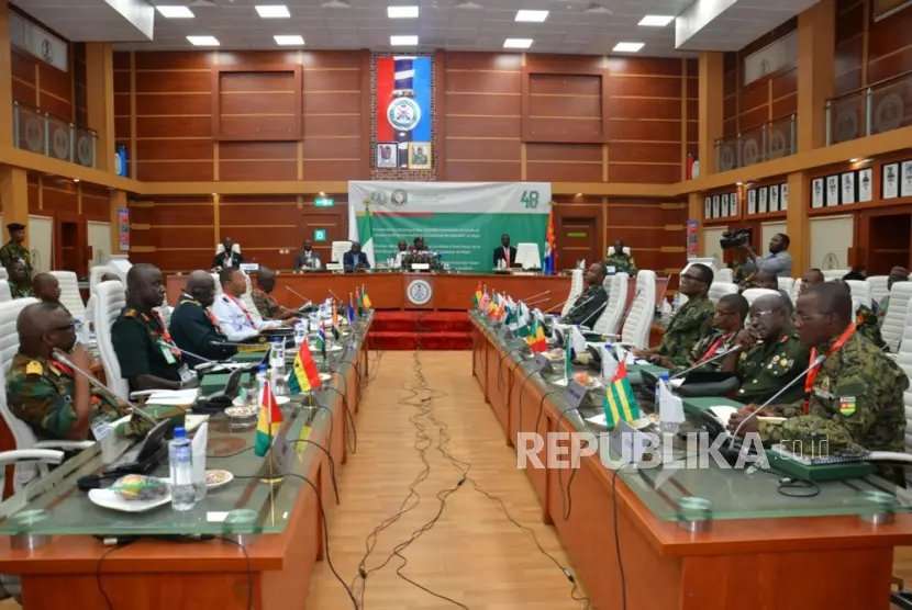 Para Kepala Staf Pertahanan negara negara ECOWAS menghadiri Pertemuan Luar Biasa Komite Kepala Staf Pertahanan ECOWAS tentang Situasi Politik di Republik Niger ilustrasi