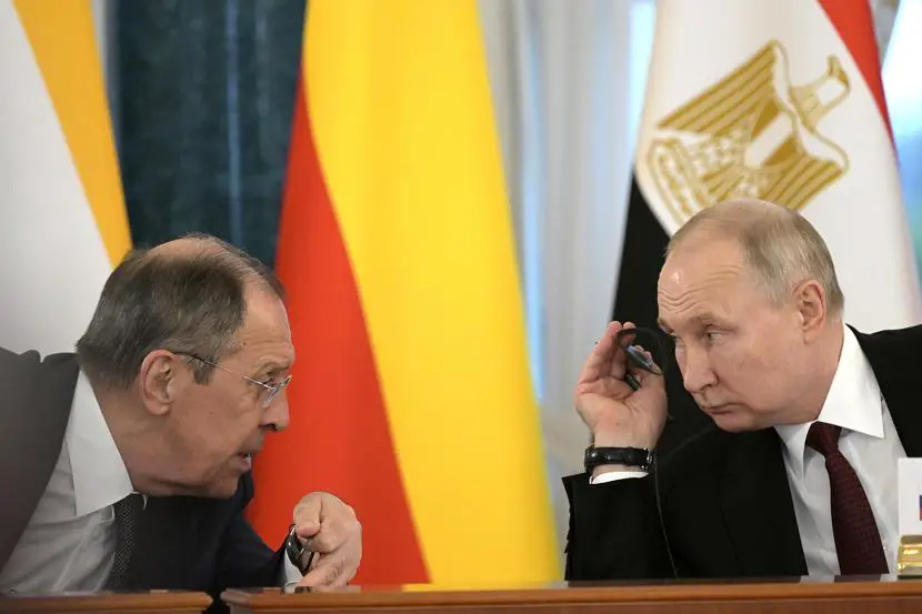 Presiden Rusia Vladimir Putin dan Menlu Rusia Sergey Lavrov