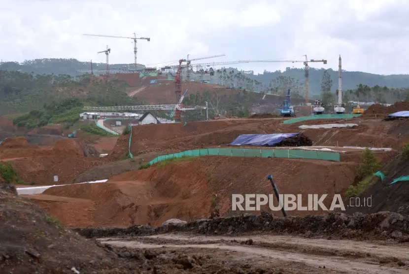 Suasana proyek pembangunan di Kawasan Inti Pusat Pemerintahan KIPP Ibu Kota Negara IKN Nusantara Kabupaten Penajam Paser Utara Kalimantan Timur Selasa 3052023 Progres pembangunan IKN Nusantara secara keseluruhan hingga saat ini telah mencapai 2945 persen