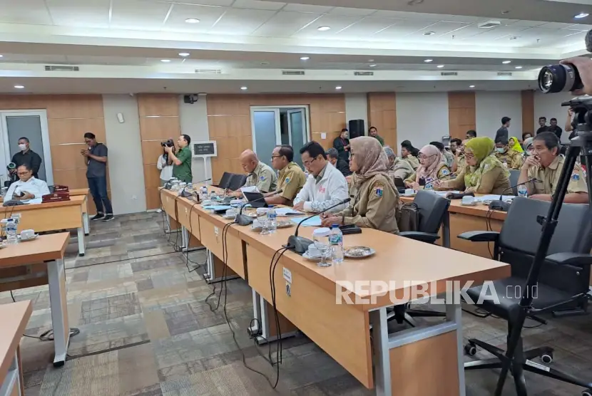 Rapat Komisi D DPRD DKI Jakarta bersama dengan Dinas Lingkungan Hidup DKI Jakarta membahas soal polusi udara di Gedung DPRD DKI Jakarta Selasa 2282023