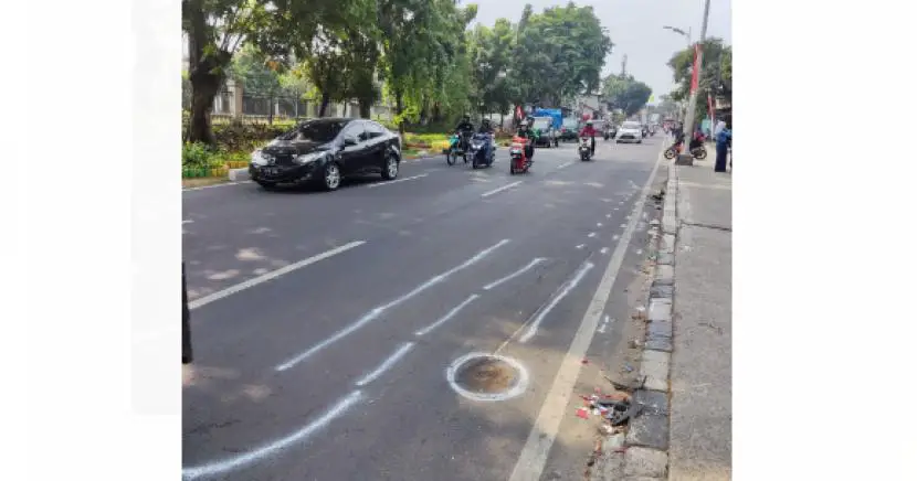 Lokasi kecelakaan sebuah truk yang menabrak tujuh pengendara motor yang melawan arah di Lenteng Agung Jakarta Selatan Selasa 2282023