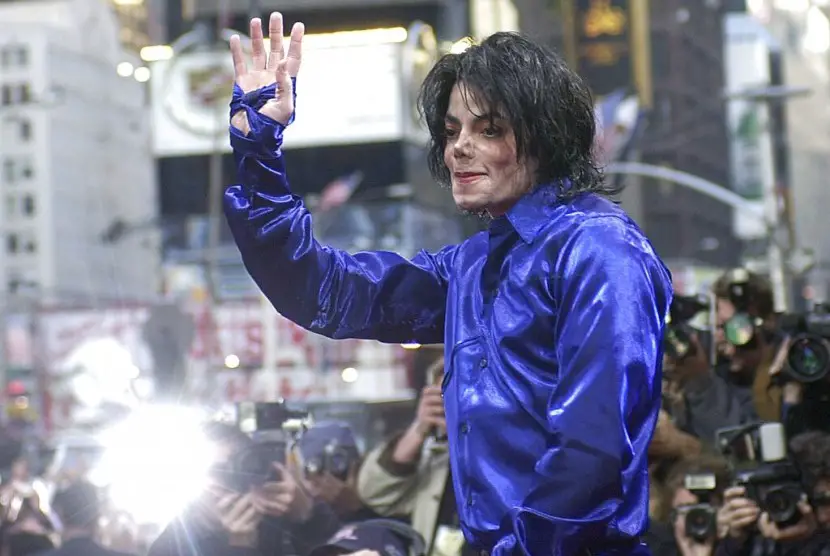 Michael Jackson dalam foto lama di tahun 2001 Pengadilan banding Kalifornia pada Jumat 1882023 membuka kembali tuntutan pelecehan seksual oleh Michael Jackson