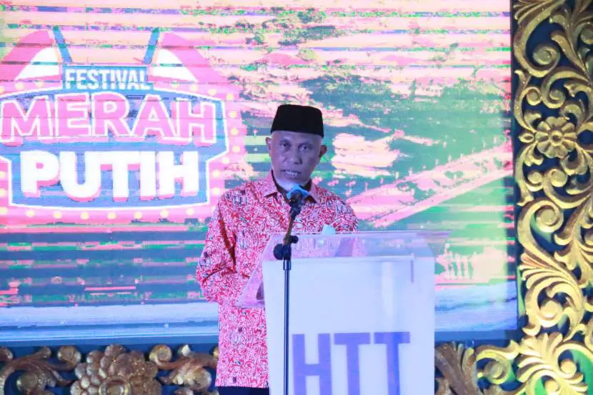 Gubernur Sumatera Barat Buya Mahyeldi mengapresiasi Bazar Festival Merah Putih yang diselenggarakan oleh Himpunan Tjinta Teman HTT Pusat Padang di Gedung HTT Kampung Pondok Sabtu 1382022