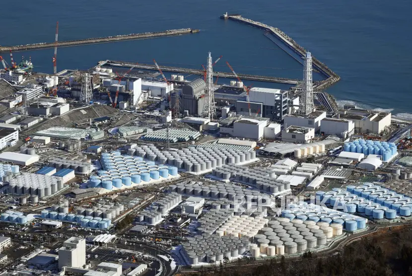 Sebuah foto udara menunjukkan pembangkit listrik tenaga nuklir Fukushima Daiichi di kota Okuma Prefektur Fukushima pada Januari 2021