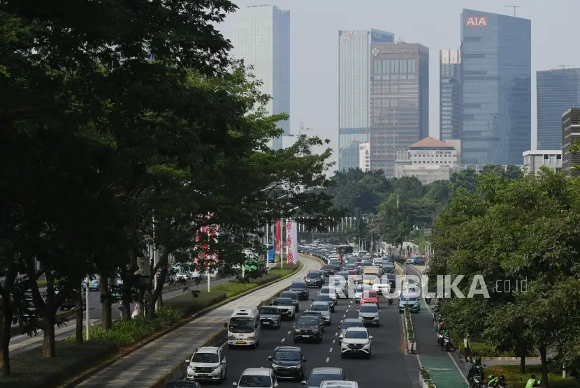 Suasana kemacetan di Jalan Jenderal Sudirman Jakarta Pakar dari IDI menyarankan sejumlah langkah karena polusi udara sudah membahayakan
