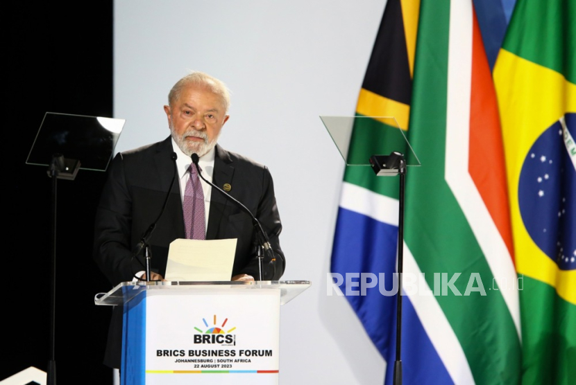 Presiden Brasil Luiz Inacio Lula da Silva berbicara pada KTT BRICS ke 15 di Johannesburg Afrika Selatan 22 Agustus 2023