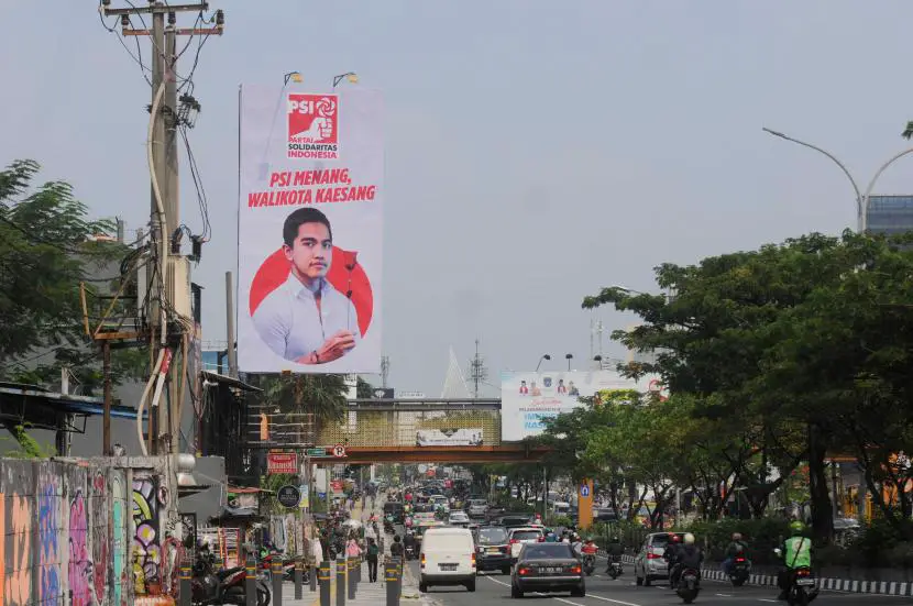 Baliho bergambar putra Presiden Joko Widodo Kaesang Pangarep di Jalan Margonda Raya Kota Depok Jawa Barat Selasa 2352023