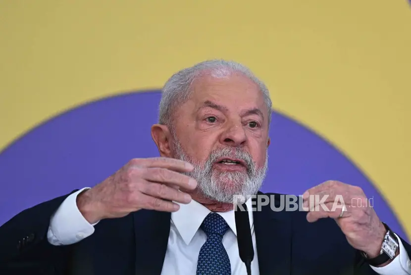Presiden Brasil Luiz Inacio Lula da Silva mengungkapkan dia ingin membahas isu isu dalam agenda KTT BRICS secara pribadi dengan Presiden Rusia Vladimir Putin