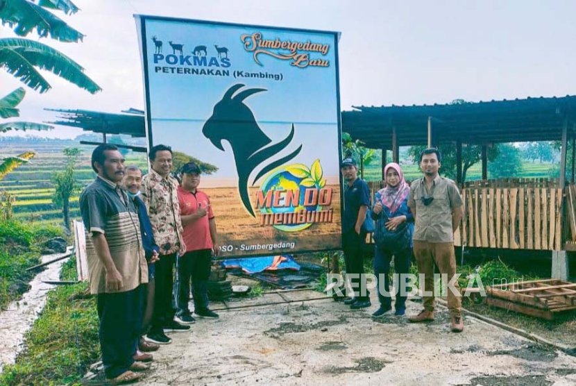 Tim dosen Universitas Muhammadiyah Malang UMM mengembangkan agrowisata berbasis ternak dan ikan serta meningkatkan perekonomian masyarakat desa dalam mewujudkan desa mandiri dan sejahtera di Desa Sumbergedang Kecamatan Pandaan Kabupaten Pasuruan