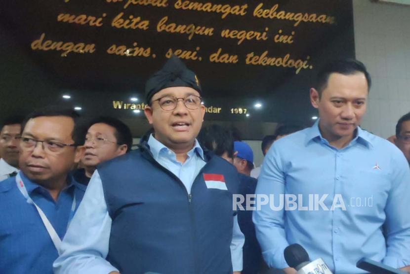 Capres Anies Baswedan dan Ketua Umum Demokrat Agus Harimukti Yudhoyodo AHY menghadiri acara Dialog Rakyat yang digelar di Gedung Sabuga Kota Bandung Ahad 682023