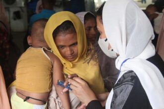 IDI-IDAI memeriksa kesehatan Rohingya