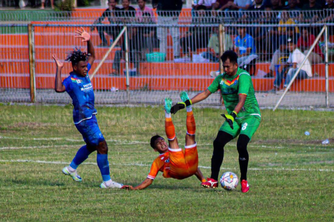 Terjatuh di dalam kotak Penalti